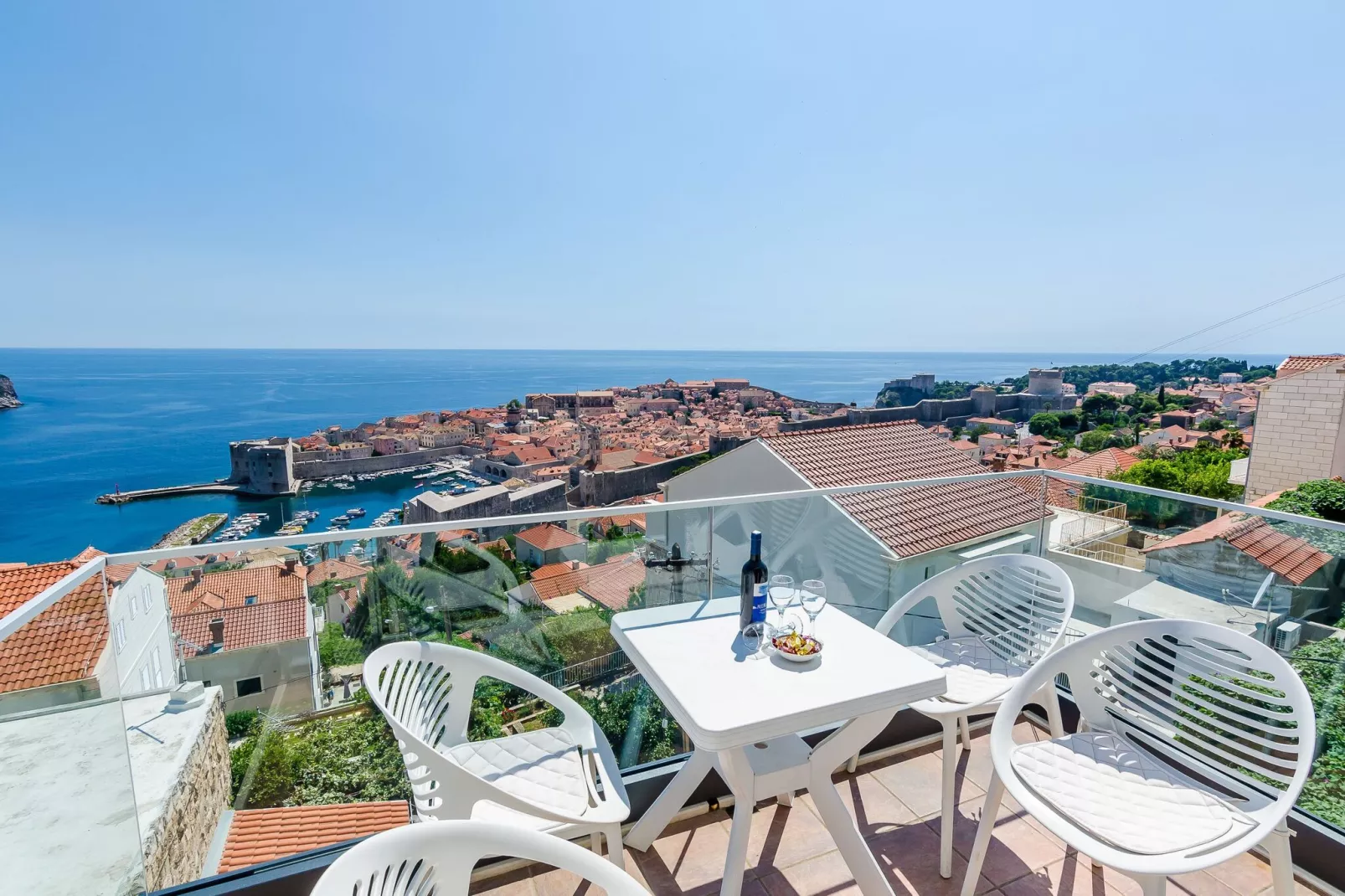 Apartments Isabora - Comfort Three-Bedroom Apartment with Balcony and Sea View (Second Floor)-Terrasbalkon