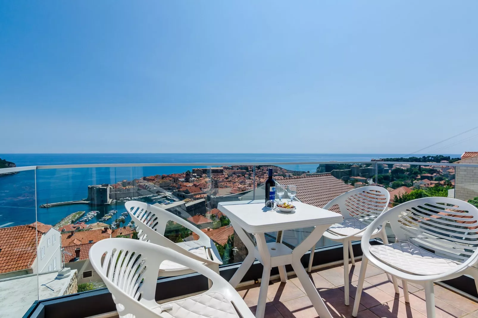 Apartments Isabora - Comfort Three-Bedroom Apartment with Balcony and Sea View (Second Floor)-Terrasbalkon