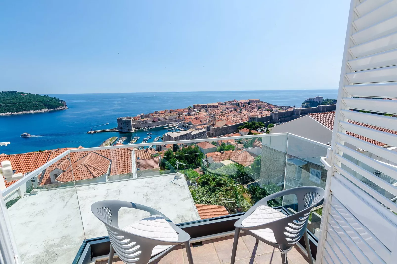 Apartments Isabora - Comfort Three-Bedroom Apartment with Balcony and Sea View (Second Floor)-Terrasbalkon