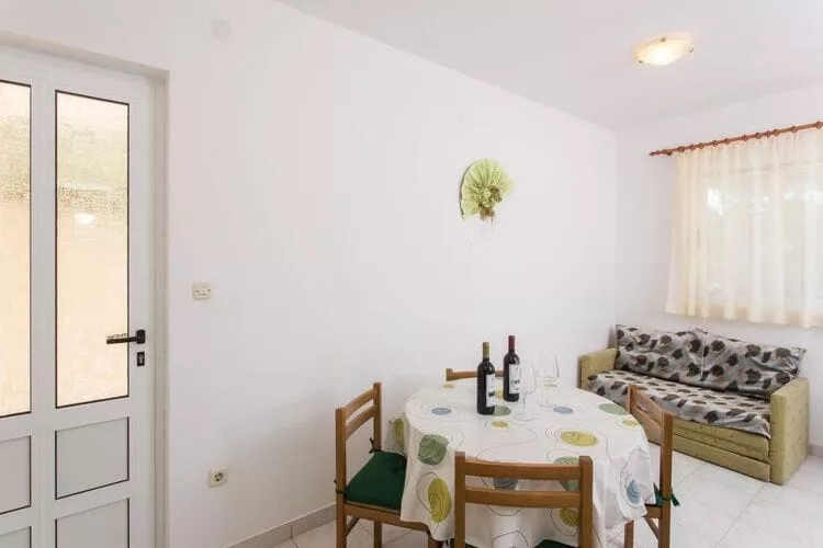 Apartments Villa Dingač- Borak - Comfort One Bedroom Apartment with Balcony and Sea View No. 4-Binnen