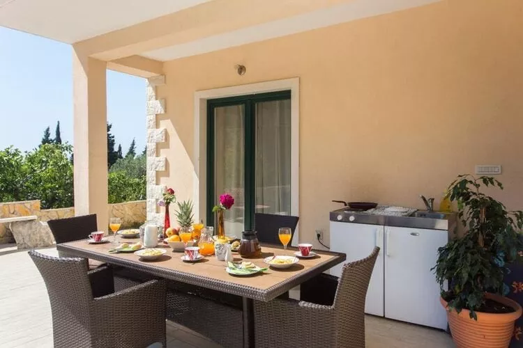 Villa Avoca - Four Bedroom Villa with Swimming Pool-Terras