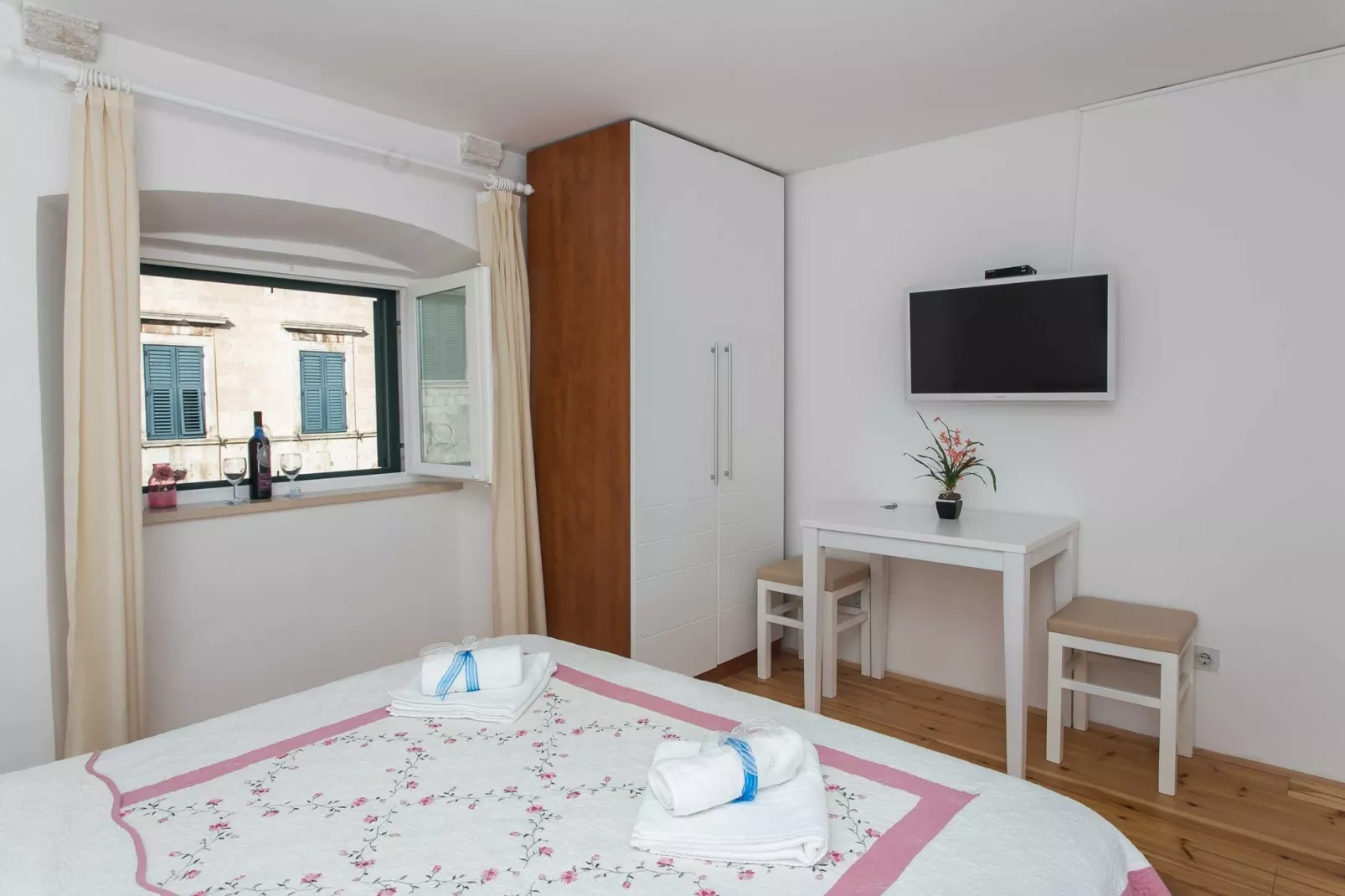 Guest House Lumin - Studio Apartment with City View Third Floor) (BR4)-Slaapkamer