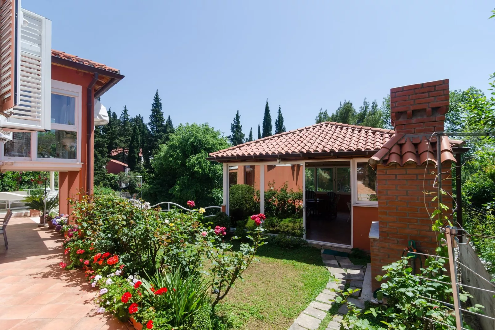 Villa Gemma - Four Bedroom Villa with Terrace and Swimming Pool