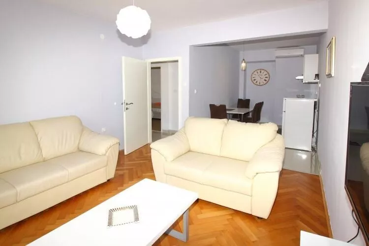 Apartments Dubreta - Two Bedroom Apartment with Balcony