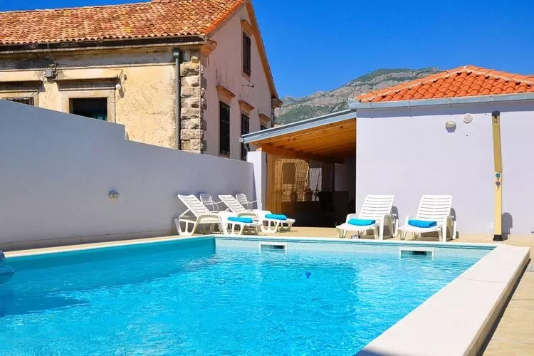 Holiday Home Belmondo- Three Bedroom Home with Terrace and Private Pool (A6)-Zwembad