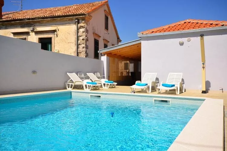 Holiday Home Belmondo- Three Bedroom Home with Terrace and Private Pool (A6)-Zwembad