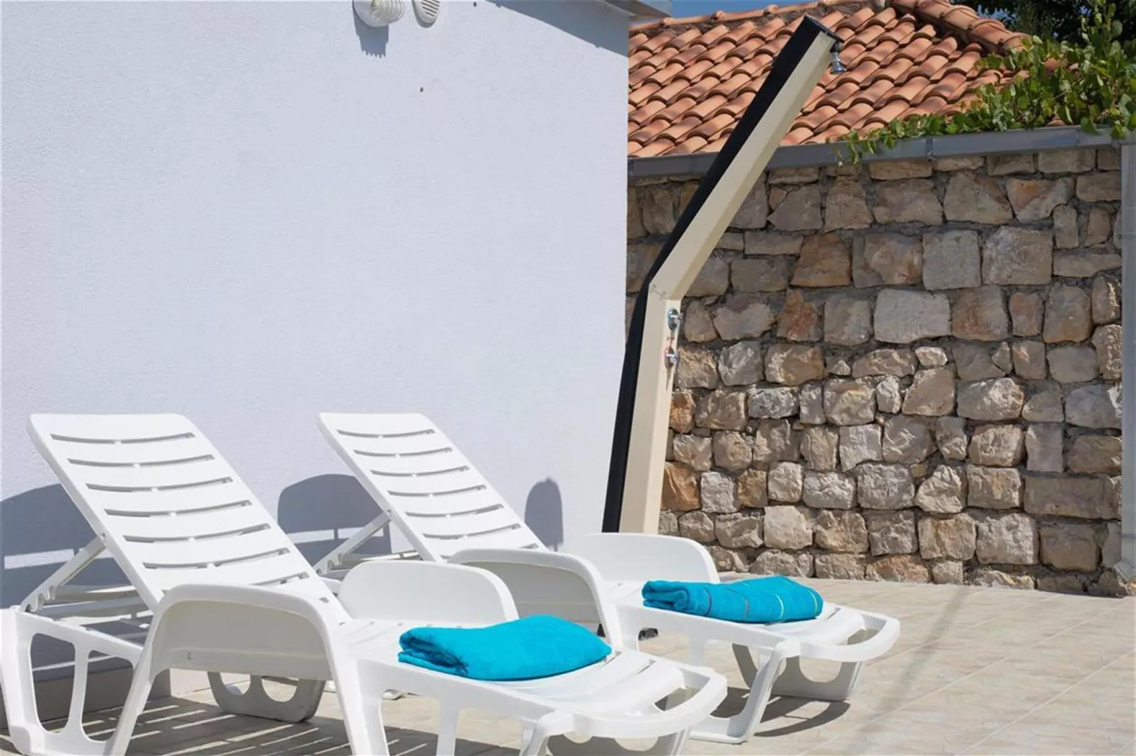 Holiday Home Belmondo- Three Bedroom Home with Terrace and Private Pool (A6)-Terras