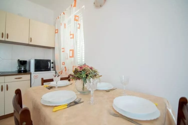 Apartments Batinic - Two Bedroom Apartment with Terrace and Sea View (ST)-Eetkamer