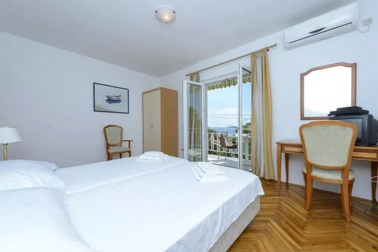 Apartments Botica- Double Room with Balcony and Sea View-Binnen