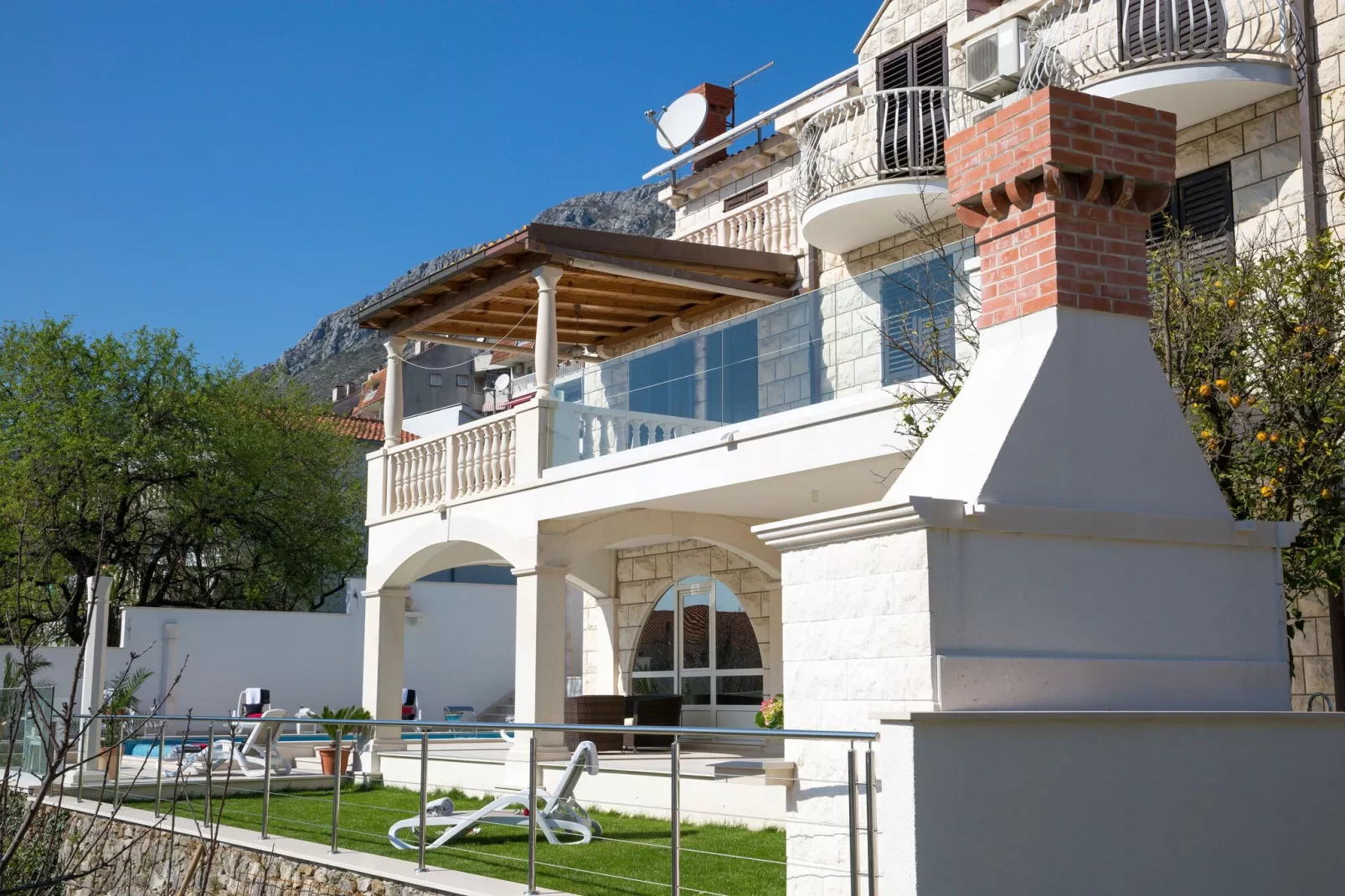 Villa Arion - Four Bedroom Villa with Terrace and Swimming Pool