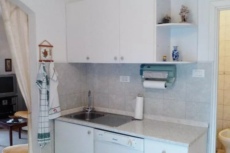 Apartment Agata - Two Bedroom Apartment with Terrace and Sea View (ST)-Keuken