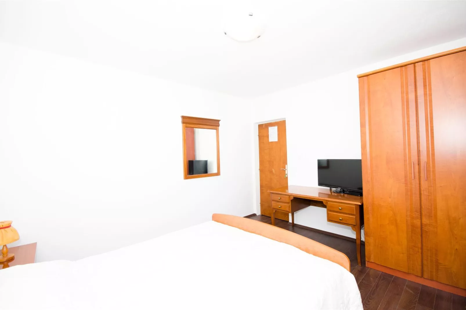 Guest House Rooms Rose - Romantic Double Room with Balcony and Sea View (No.1)-Slaapkamer