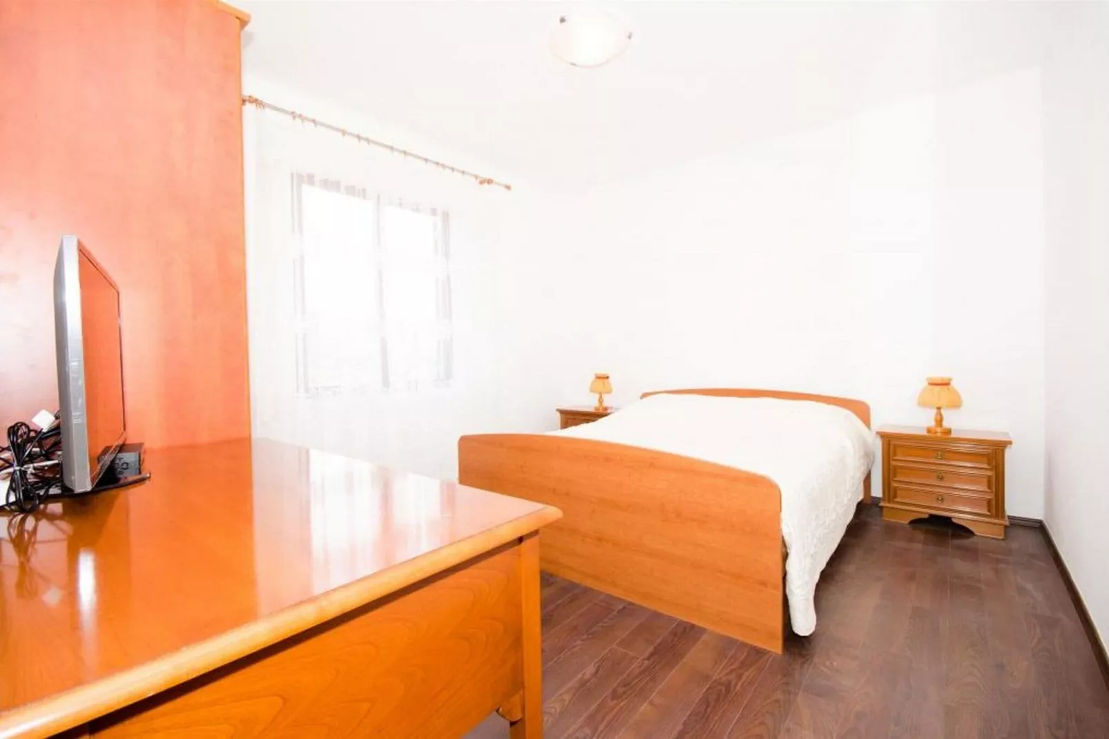 Guest House Rooms Rose - Romantic Double Room with Balcony and Sea View (No.1)-Slaapkamer