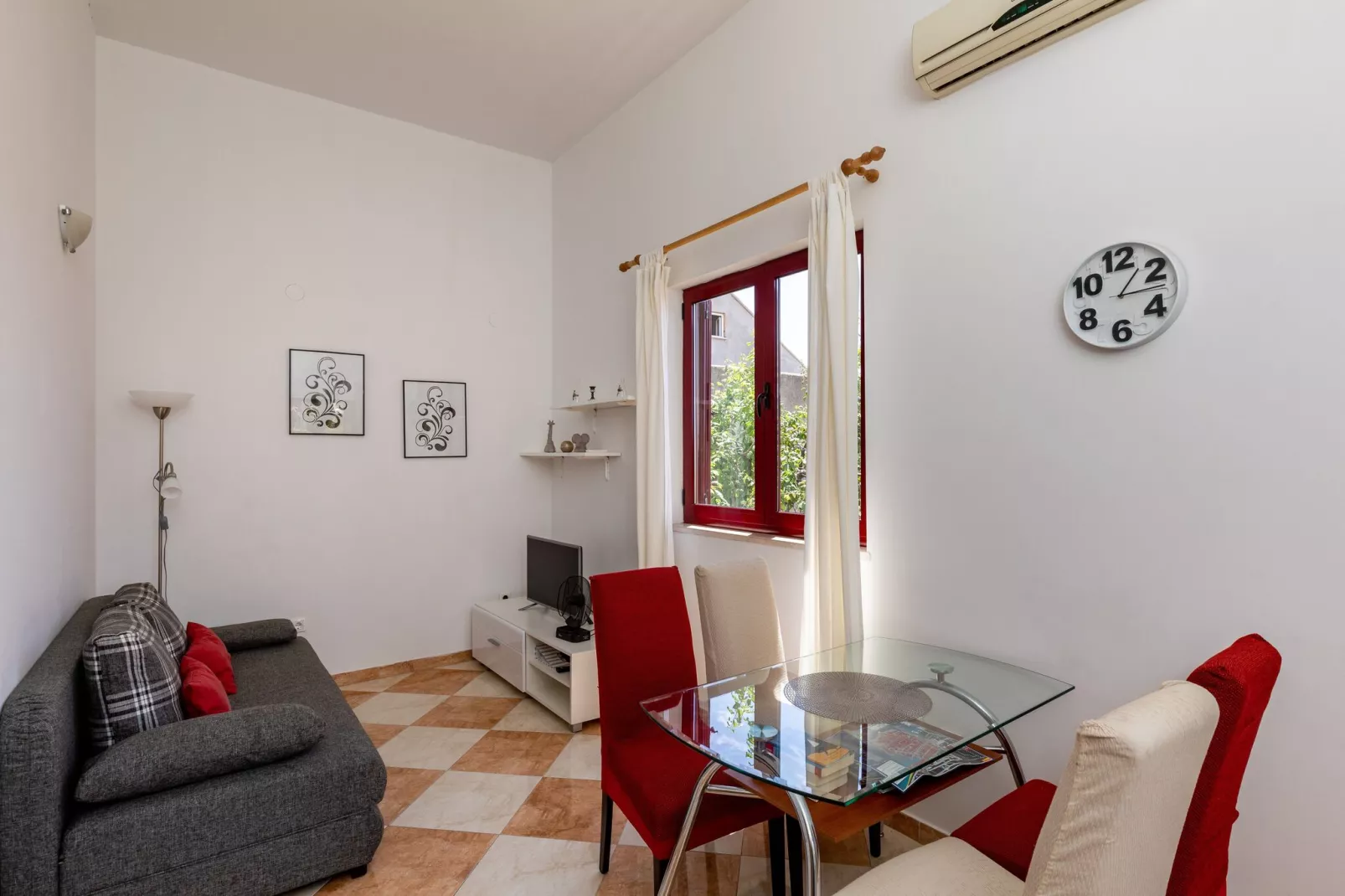 Apartments Franka - One Bedroom Apartment with Terrace and Garden View (A2+1)