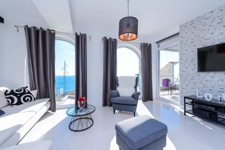 Apartments Villa Capitano - Two Bedroom Apartment with Balcony and Sea View (CRNI)