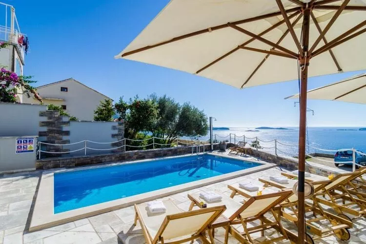 Apartments Villa Capitano - Two Bedroom Apartment with Balcony and Sea View (CRNI)-Terras