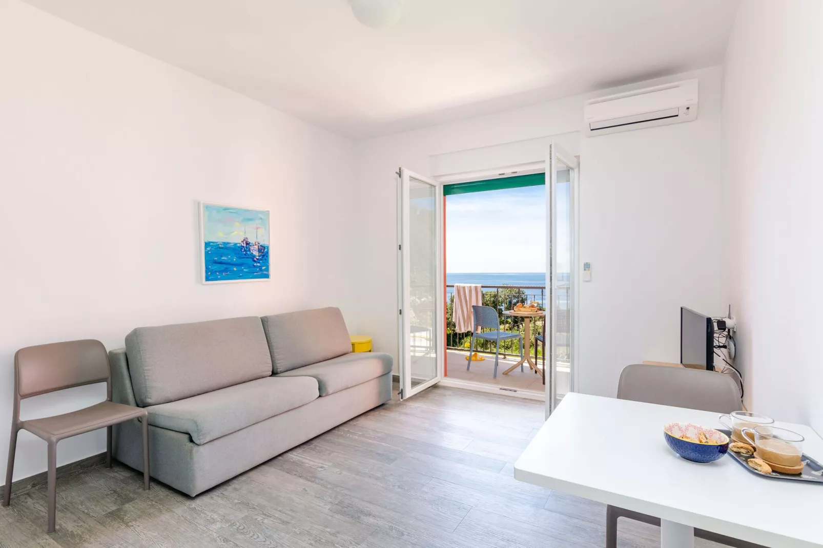 Apartments Villa Luka's - ''No.1'' One-Bedroom Apartment with Balcony and Sea View-Woonkamer