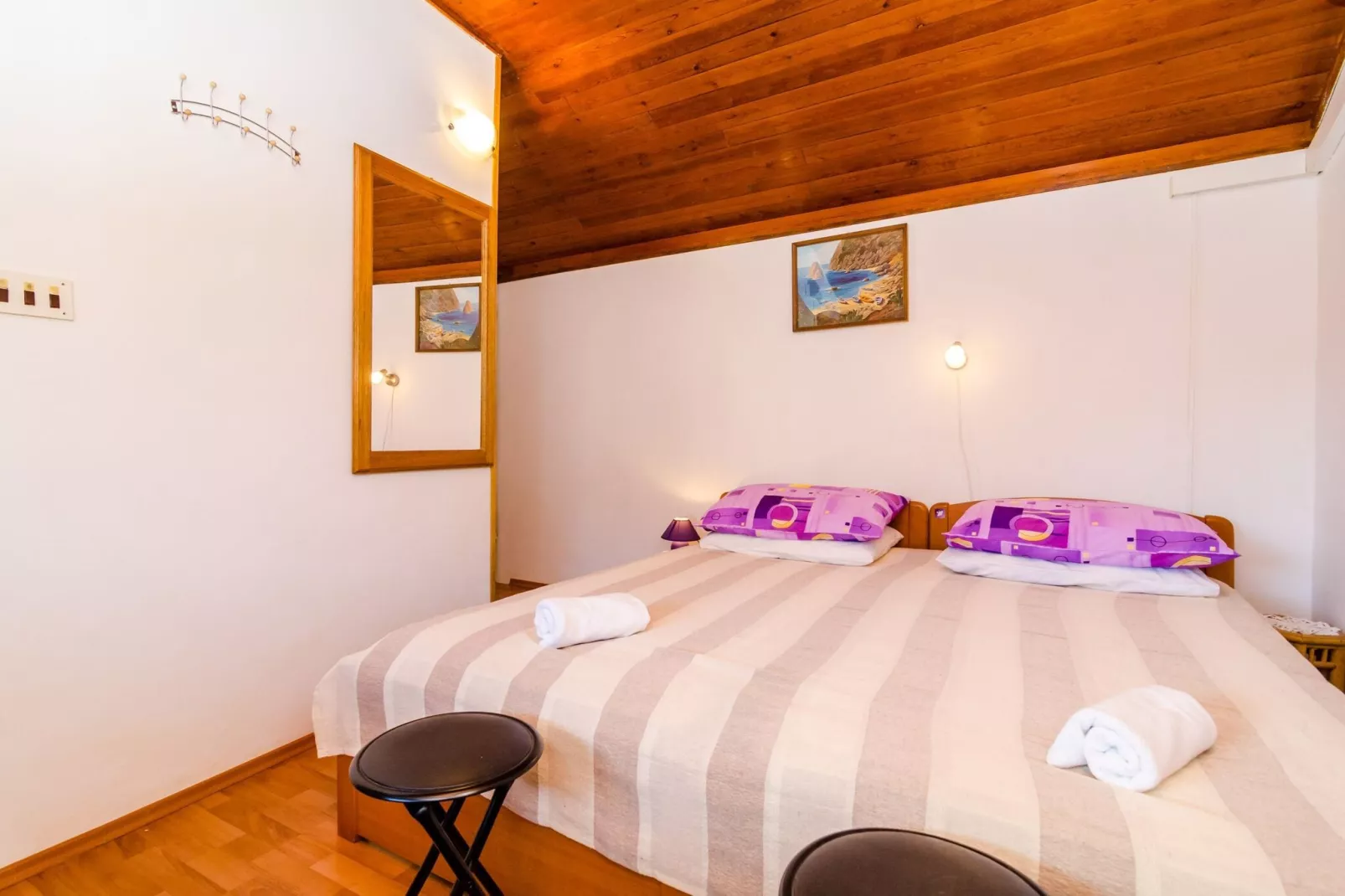 Apartments & Rooms Mihajica- Standard Double or Twin Room with Balcony and Sea View-Slaapkamer