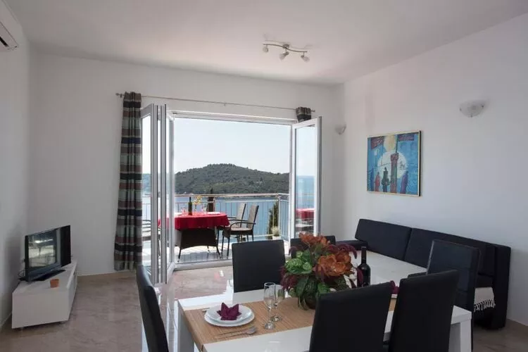 Apartments Villa Ari - Superior Three Bedroom Apartment with Balcony and Sea View (First Floor)