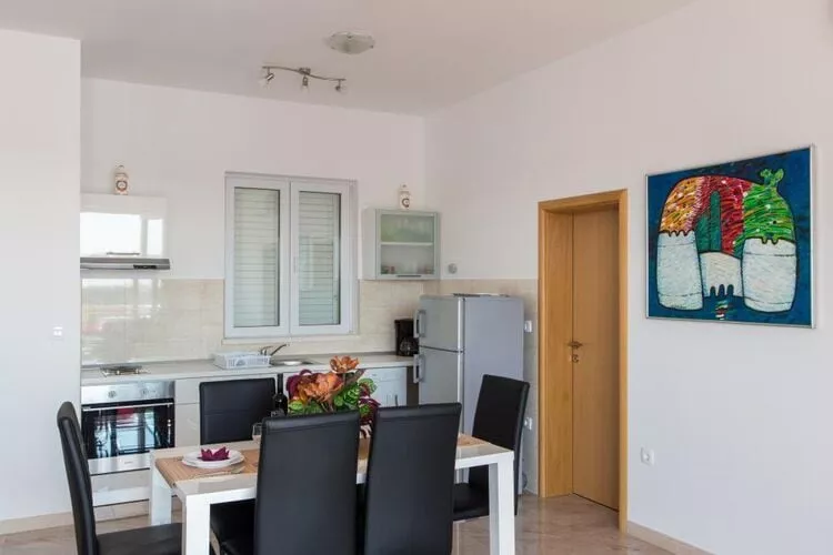 Apartments Villa Ari - Superior Three Bedroom Apartment with Balcony and Sea View (First Floor)-Eetkamer