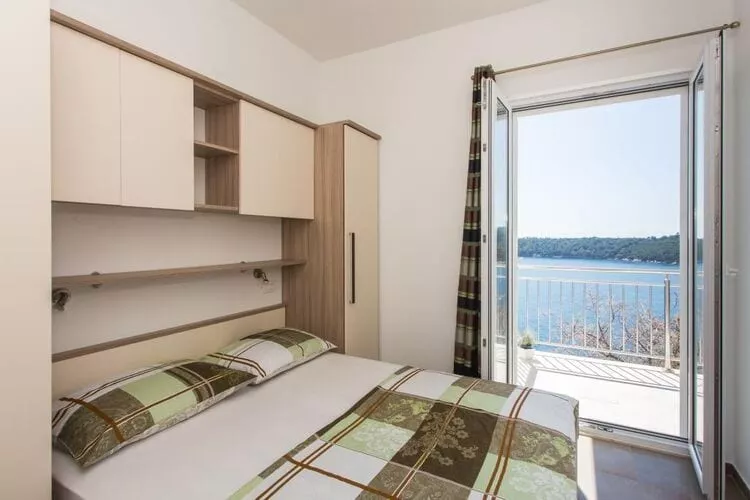 Apartments Villa Ari - Superior Three Bedroom Apartment with Balcony and Sea View (First Floor)-Slaapkamer