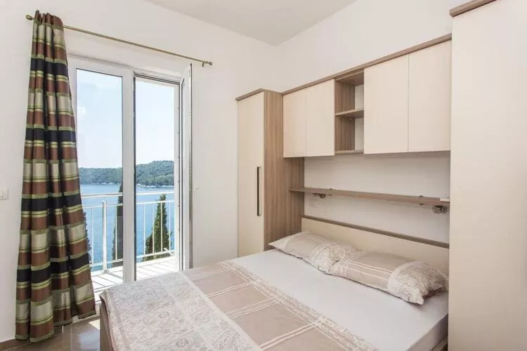 Apartments Villa Ari - Superior Three Bedroom Apartment with Balcony and Sea View (First Floor)-Slaapkamer