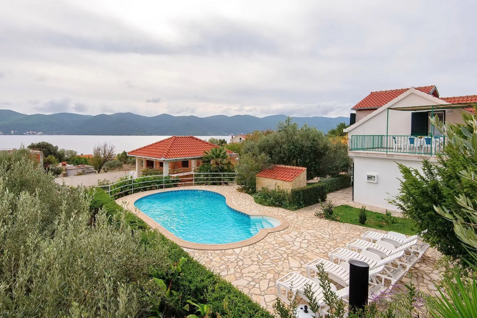 Villa Klara - Holiday Home with Terrace, Pool and Sea View-Zwembad