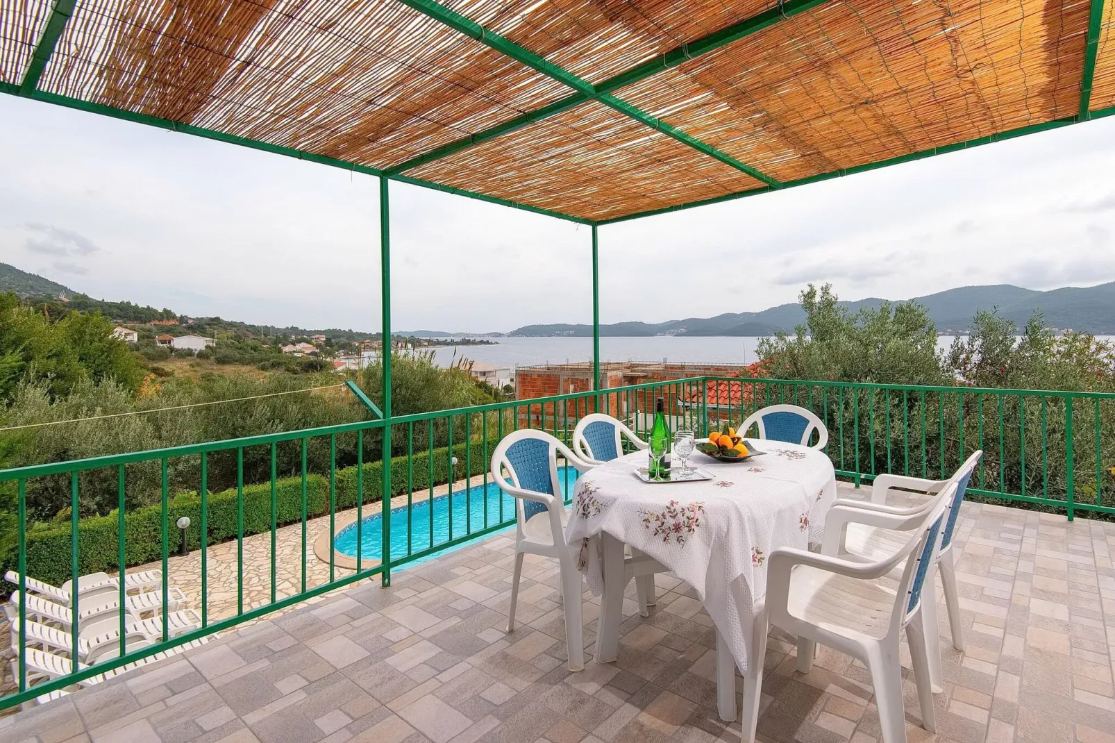 Villa Klara - Holiday Home with Terrace, Pool and Sea View-Terras