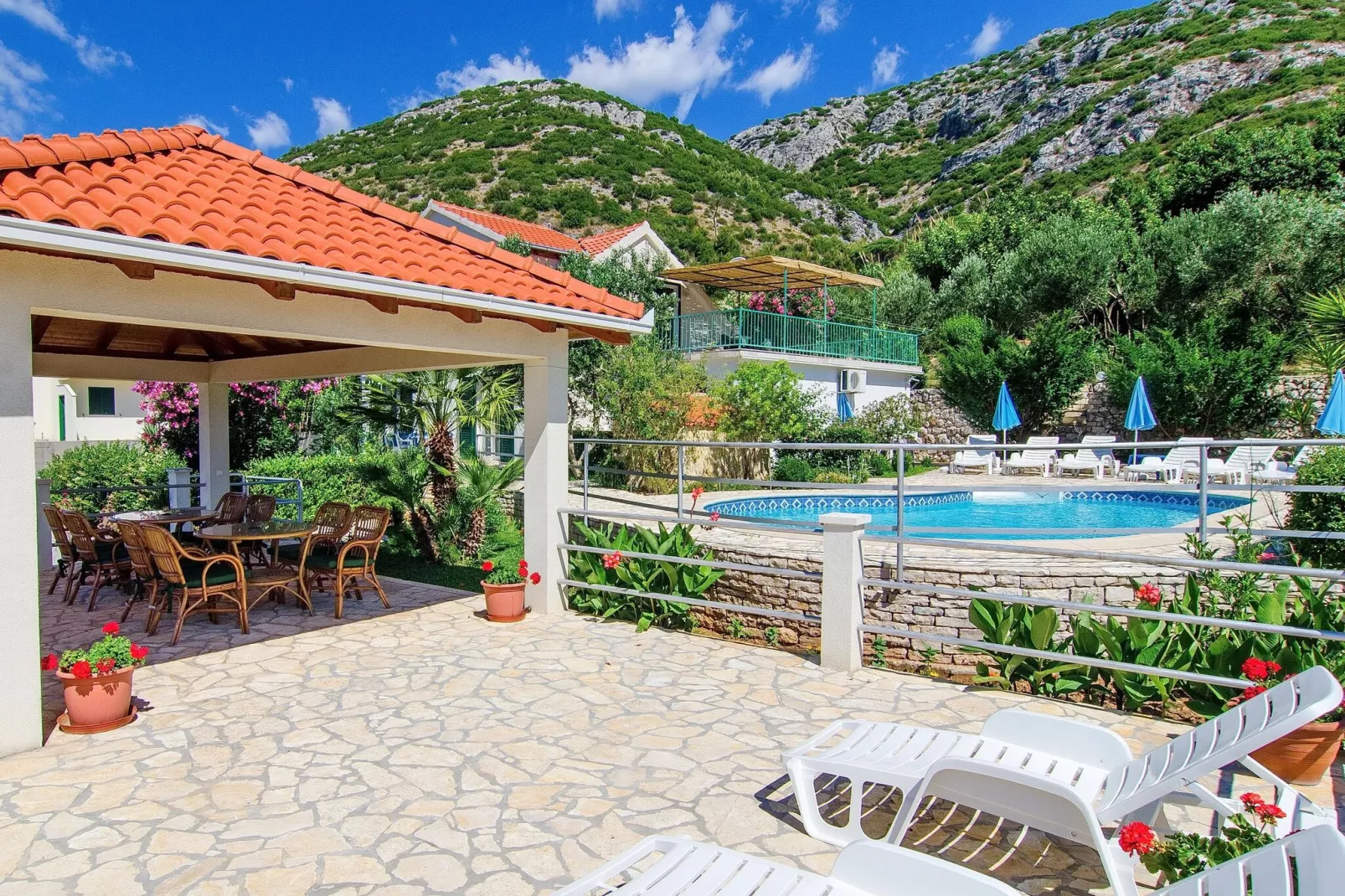 Villa Klara - Holiday Home with Terrace, Pool and Sea View-Terras