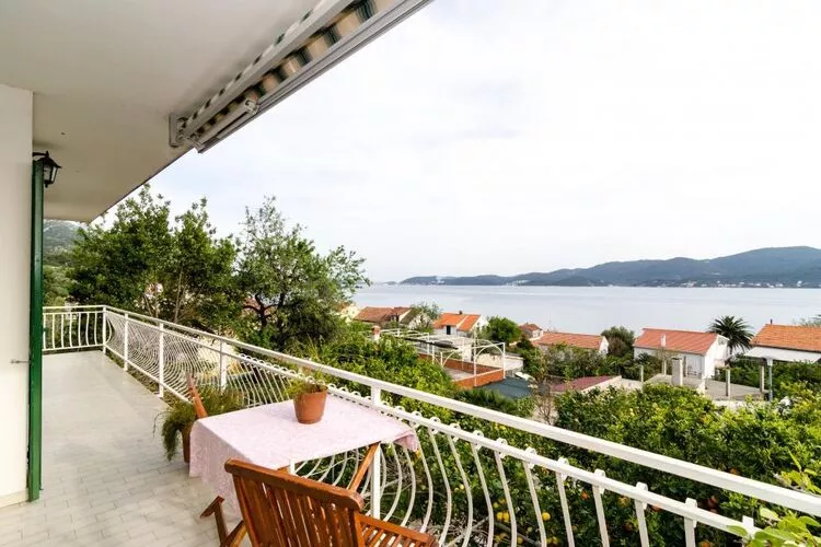 Apartments Klara-Gorjana - Two Bedroom Apartment with Balcony and Sea View (1)-Terras