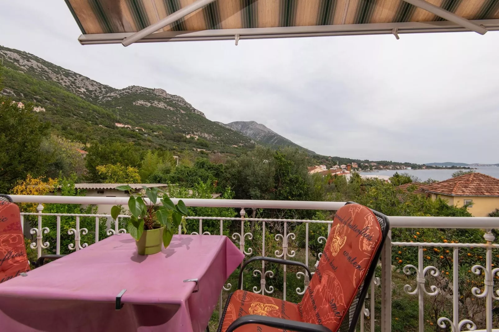 Apartments Klara-Gorjana - One bedroom Apartment with Balcony and Sea View (3)-Terras