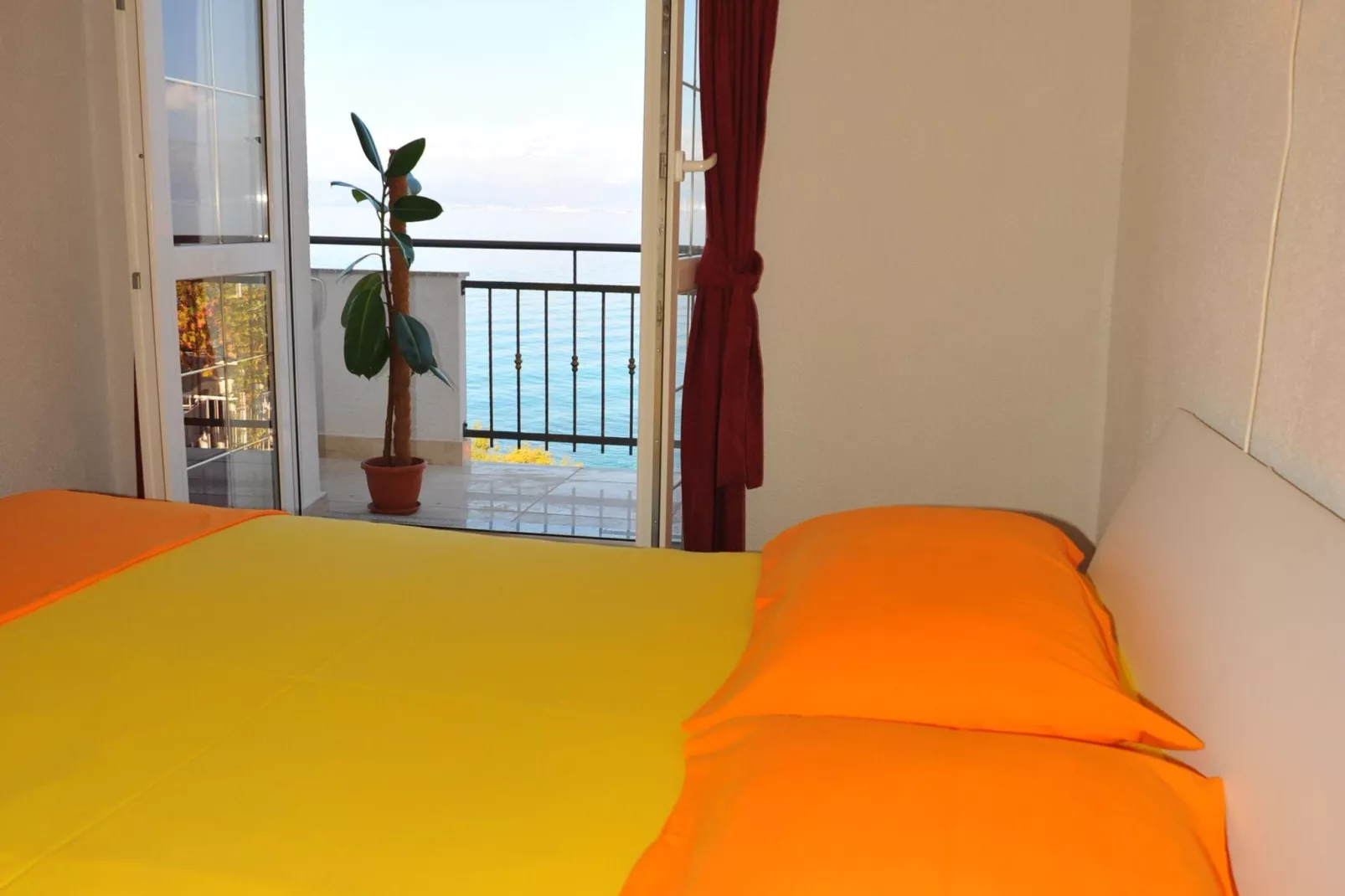 Apartments Tino- Two Bedroom Apartment with Terrace and Sea View(A2)-Slaapkamer