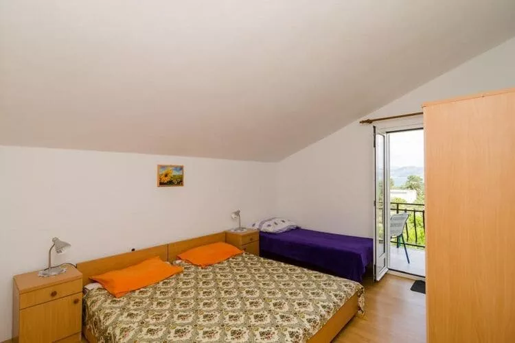 Apartments Sutvid- Comfort One Bedroom Apartment with Loggia and Sea View-Slaapkamer