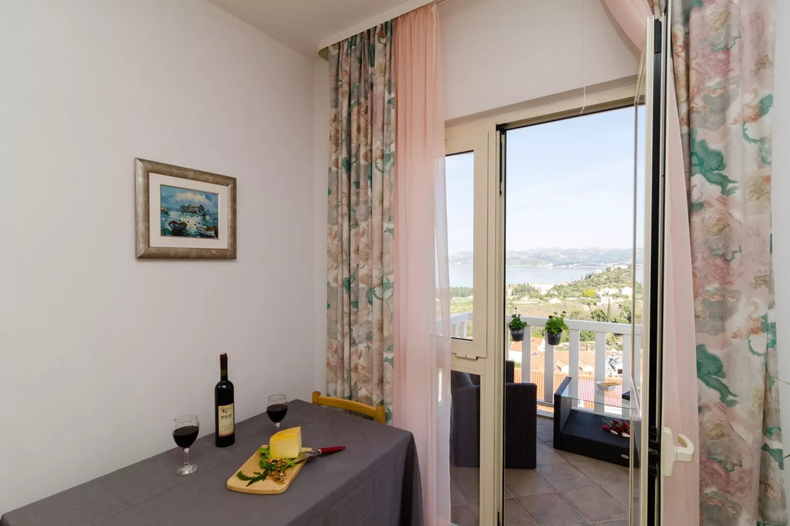 Apartments Villa Bell Memories-One Bedroom Apartment with Balcony and Sea View (A4)-Eetkamer