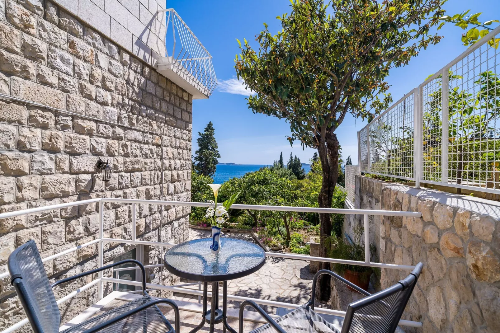 Guest House Villa Nina- Two Bedroom Apartment  with  Terrace and Sea View (Apt67)-Terras