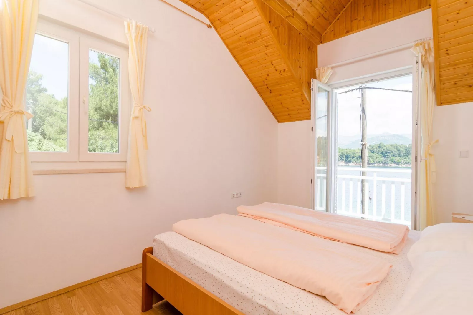 Holiday Home Maćus-Two Bedroom House with Balcony-Slaapkamer