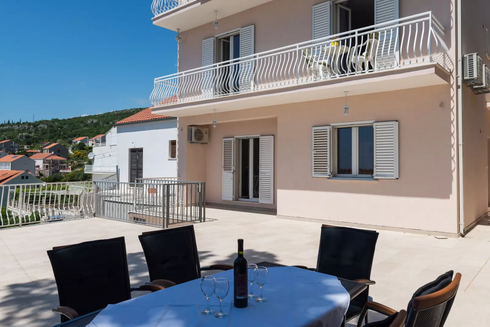 Apartments Marmo - One Bedroom Apartment with Balcony and Sea View (Apartman 1)-Buitenlucht