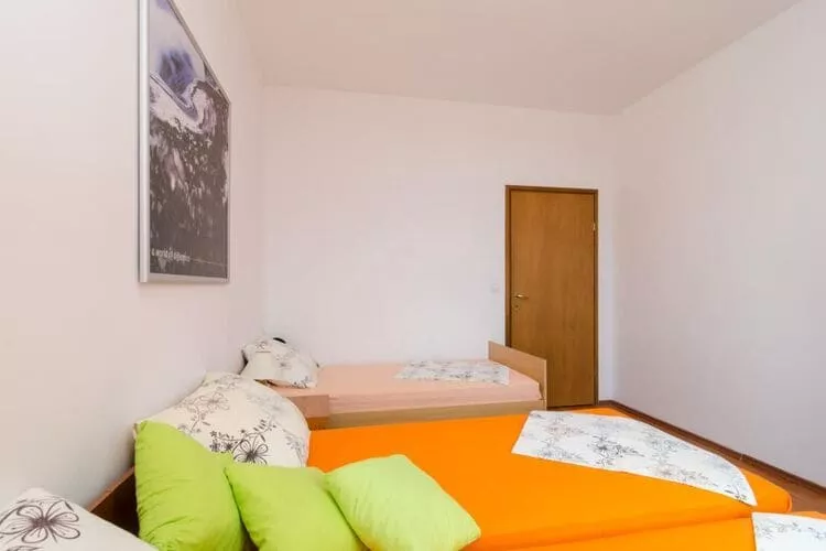 Apartments Mamma Mia - Comfort One Bedroom Apartment with Terrace-Slaapkamer