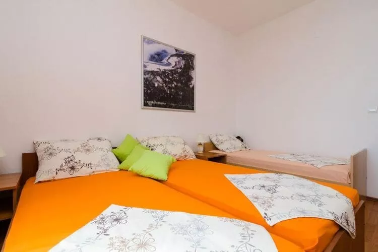 Apartments Mamma Mia - Comfort One Bedroom Apartment with Terrace-Slaapkamer