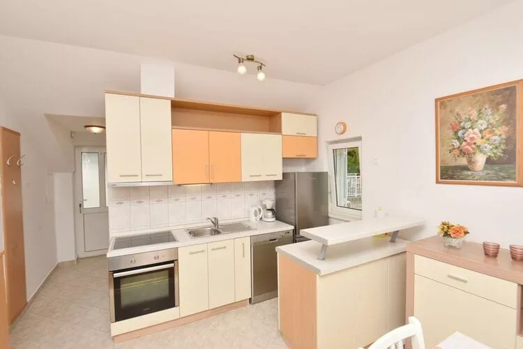 Green Hills Apartment - One Bedroom Apartment with Balcony and Sea View-Keuken