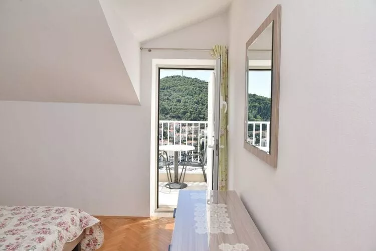 Green Hills Apartment - One Bedroom Apartment with Balcony and Sea View-Slaapkamer