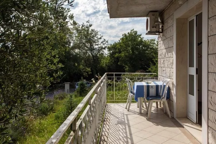 Apartments Villa Maslina - One-Bedroom Apartment with Terrace and Garden View