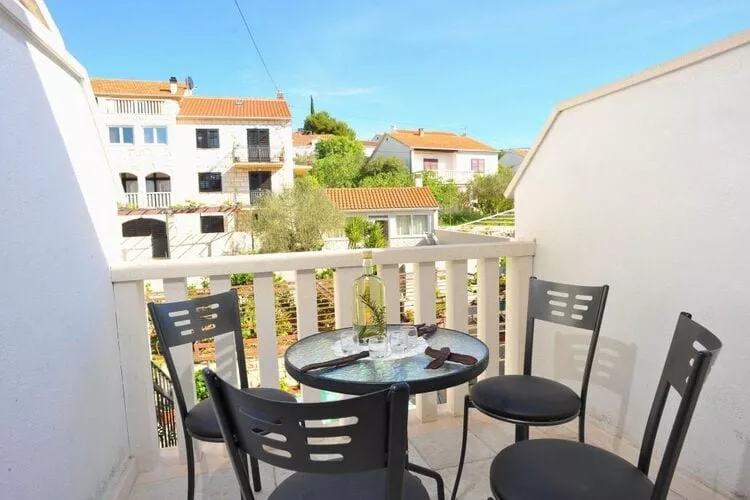 Apartments Lenka - One Bedroom Apartment with Balcony and garden View A2-Terrasbalkon