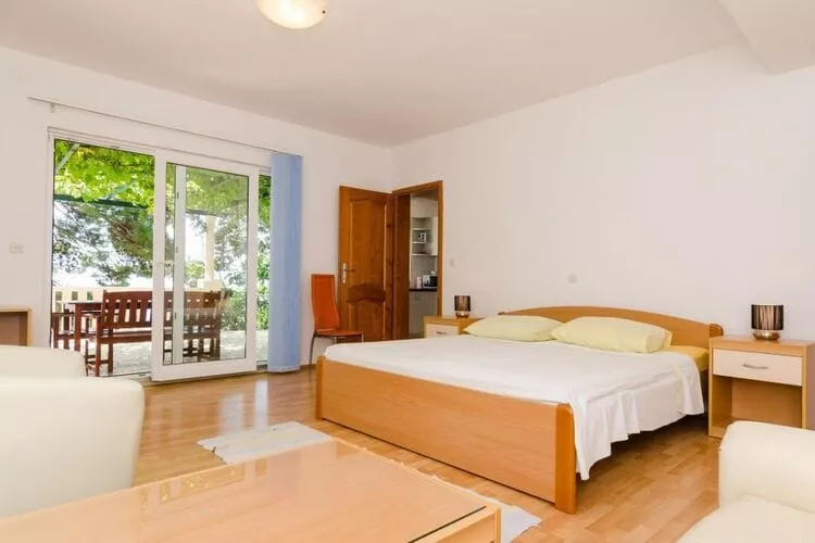 Apartments Plavac Mali- Comfort One Bedroom Apartment with Terrace and Sea View-Slaapkamer