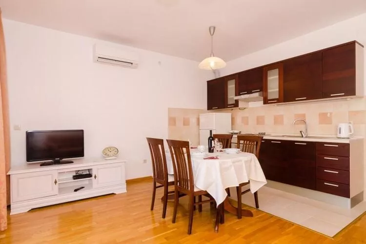 Apartment Marela- One Bedroom Apartment with Balcony and Sea View-Keuken