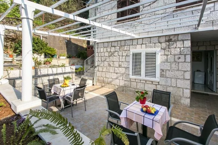 Guest House Kusalo- One Bedroom Apartment with Terrace (Apartman 4)-Terras