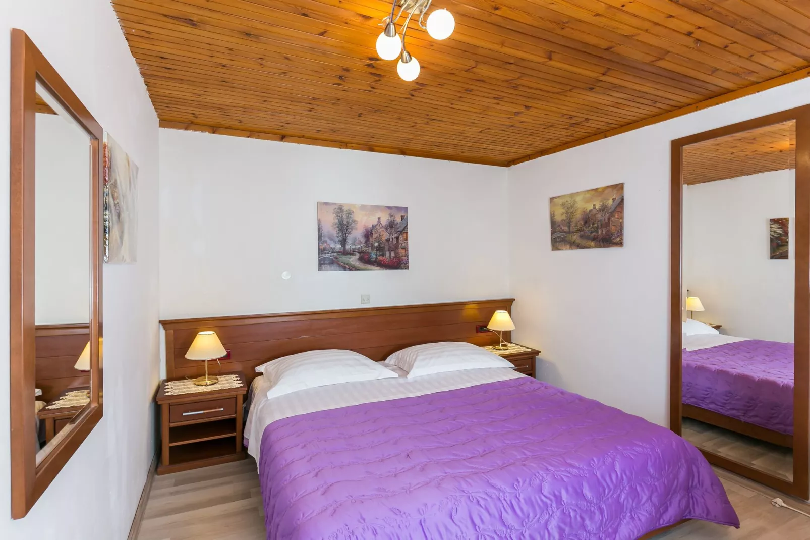 Guest House Kusalo - Comfort Twin or Double Room with Patio (Soba 5)-Slaapkamer