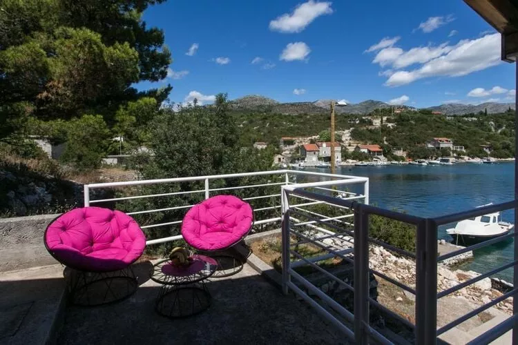 Holiday Home Magazin- One Bedroom Apartment with Terrace and Sea View