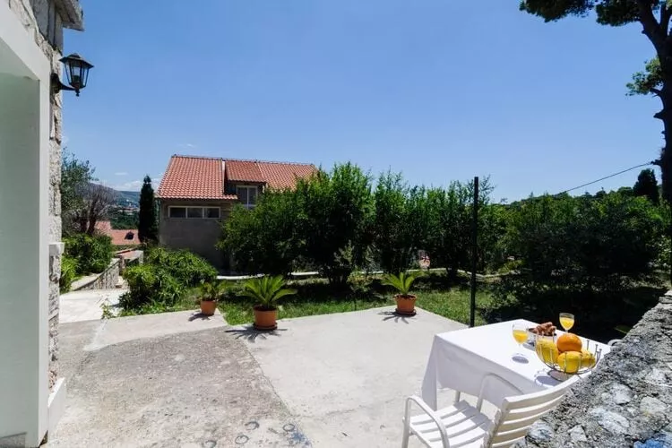 Apartments & Rooms Tapera- Comfort One-Bedroom Apartment with Terrace and Garden View ( NARANČASTI 1 )