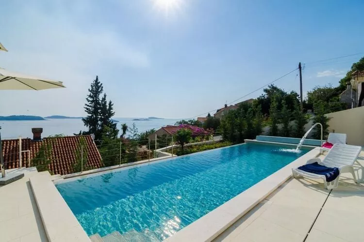 Villa Orlando - Five Bedroom Villa with Swimming Pool and Sea View